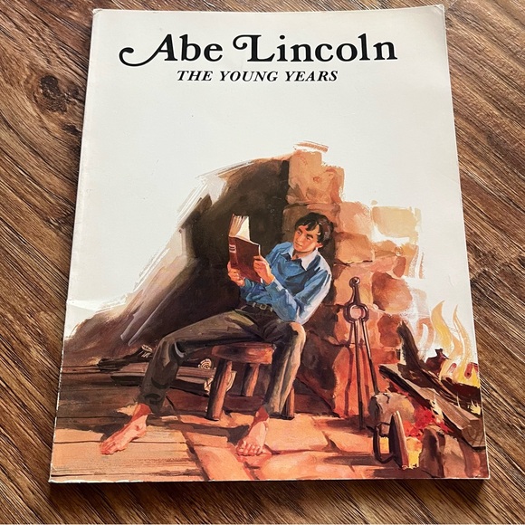 Abe Lincoln The Young Years Vintage Paperback Book - Picture 1 of 3